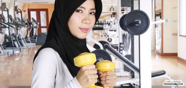 النباتيين الذين يرفعون الأوزان يتمتعون بقوة عظام أفضل! دراسة جديدة تكشف