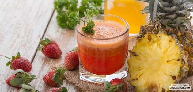 عصير الفراولة والأناناس