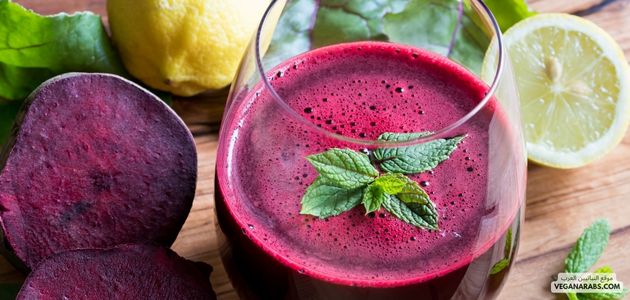 عصير البنجر الوردي الساخن النباتي