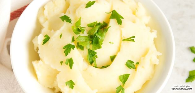 البطاطا المهروسة والثوم المحمص