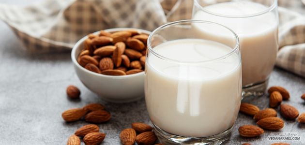 حليب اللوز الدافئ