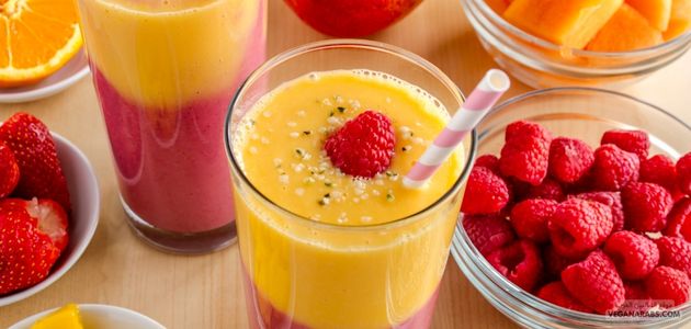 سموثي الزنجبيل المانجو والتوت