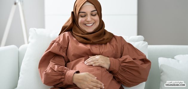 هل المرأة الحامل تصوم شهر رمضان؟