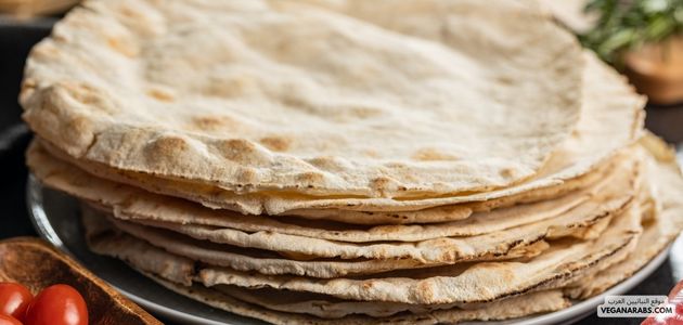 كيف يمكنني تعديل وصفات الطعام العربي التقليدي لتكون نباتية؟ How can I adapt traditional Arab recipes to make them vegan