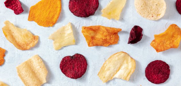 قائمة ببعض أفضل المنتجات والسناك النباتية التي يمكنك تجربتها