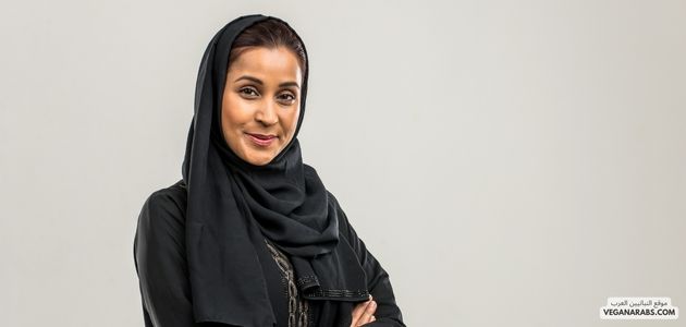 كيف يمكن التغلب على التحديات الاجتماعية مثل التفاهمات الخاطئة والضغوط الاجتماعية عند اتباع نظام غذائي نباتي في المجتمعات العربية؟