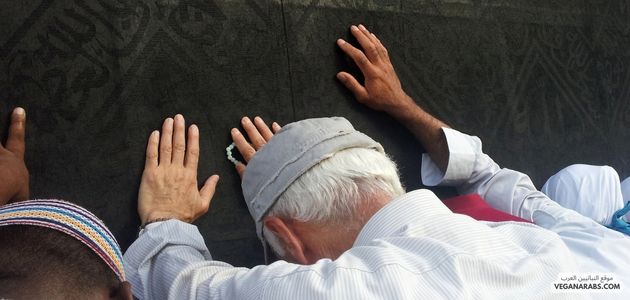 لمس الكعبة اثناء العمرة Touching the Kaaba during Umrah