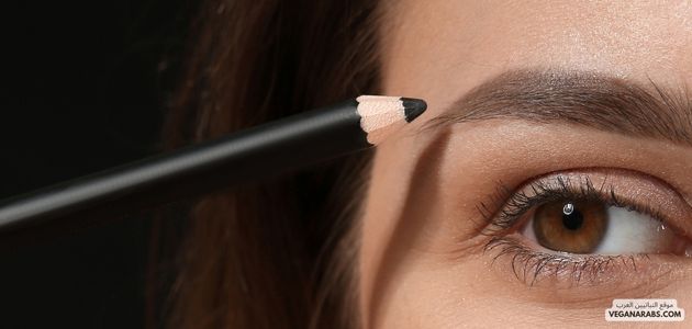 11. أقلام تحديد الحواجب (Eyebrow Pencil)