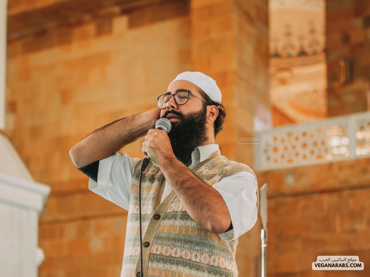 عدد جمل الأذان ( 18 ) جملة