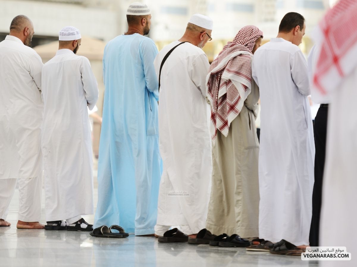 الفرق بين الركن والشرط أن الأركان تكون أثناء تأدية الصلاة ,أما الشروط واجب توفرها قبل الصلاة.