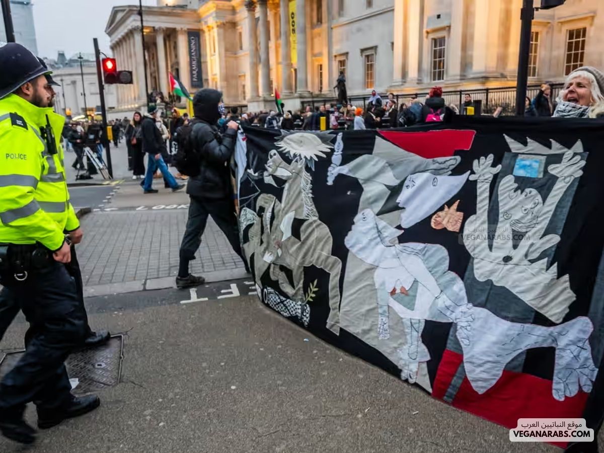 أكاديميون قانونيون يطالبون بالتحقيق في تعامل شرطة لندن مع احتجاج مؤيد لفلسطين