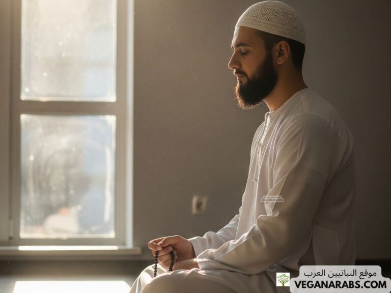 رجل مسلم يجلس على سجادة الصلاة في ضوء الشمس، يحمل سبحة ويتأمل في هدوء روحي.